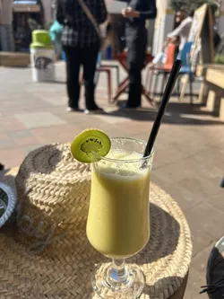 Frischgepresster Saft am Rande des Marktes